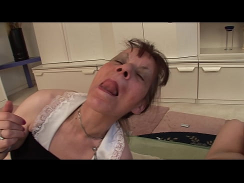 ❤️ Zwei Großmütter und ein Großvater haben einen Dreier ❤️  Sex bei porn de.xxxwow-net.ru ️❤