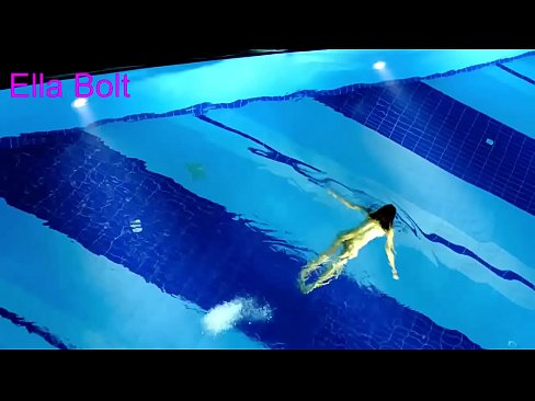 ❤️ Ich kann nicht aufhören zuzusehen, junge Blondine beim Nacktschwimmen im Pool des ELLA BOLT Resorts erwischt ❤️  Sex bei porn de.xxxwow-net.ru ️❤